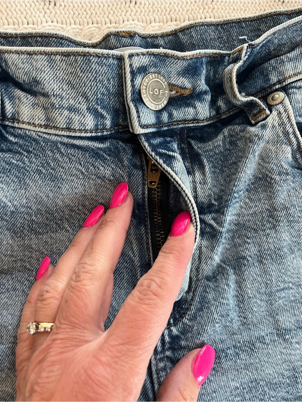 Loft Light Blue Cotton Women’s Denim Jean Shorts Size 4 or 27 Waist - Picture 4 of 15